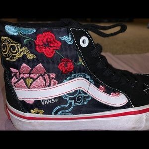 Lizzie Armanto high top vans